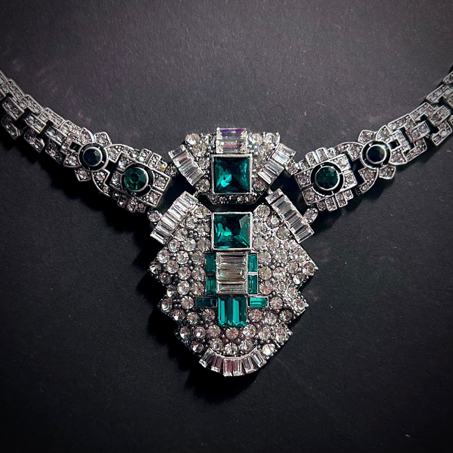 Art Deco Jewerly Set in Silver, Emerald & Rhinestones