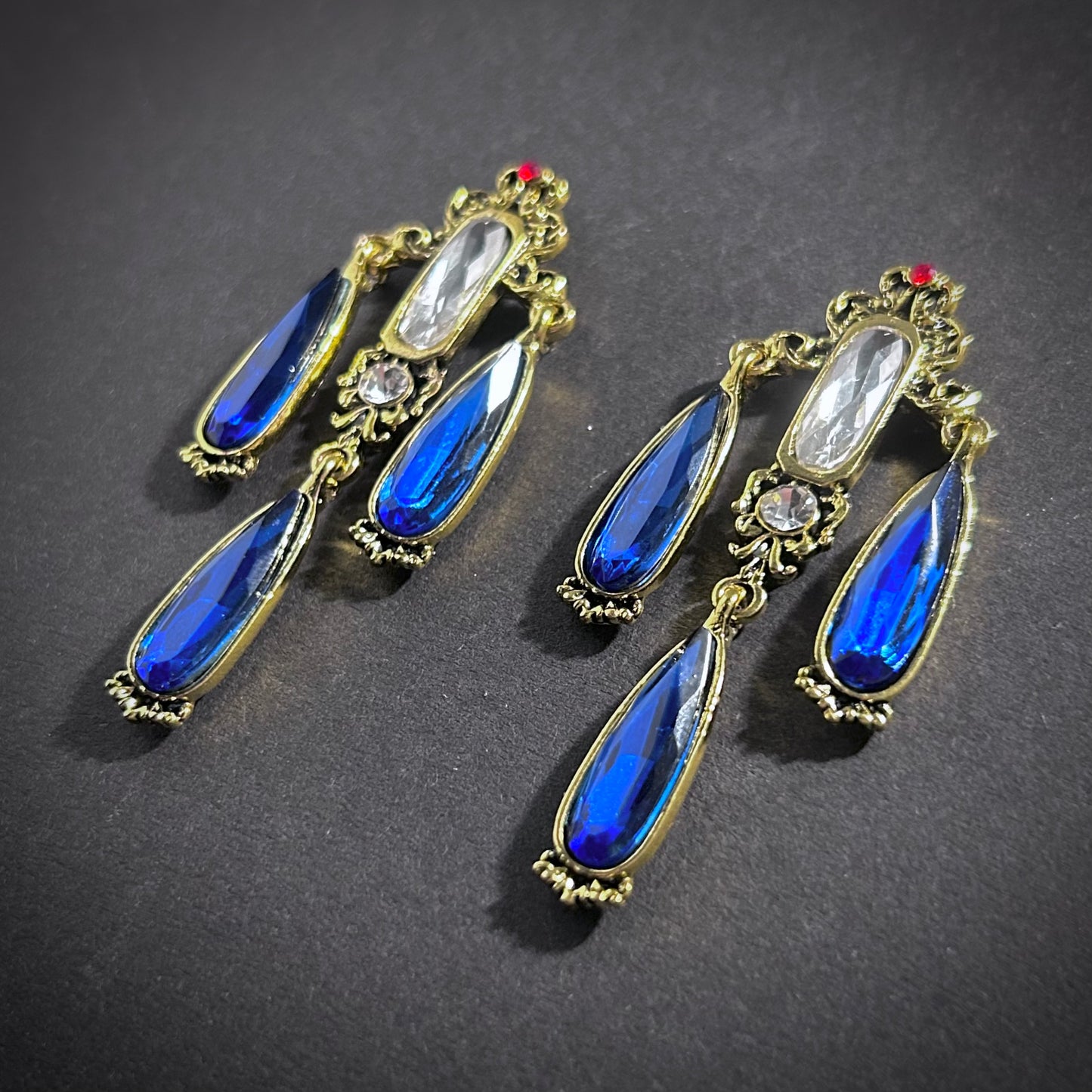 Art Nouveau Three Sapphire Teardrops Chandelier Earrings in Gold