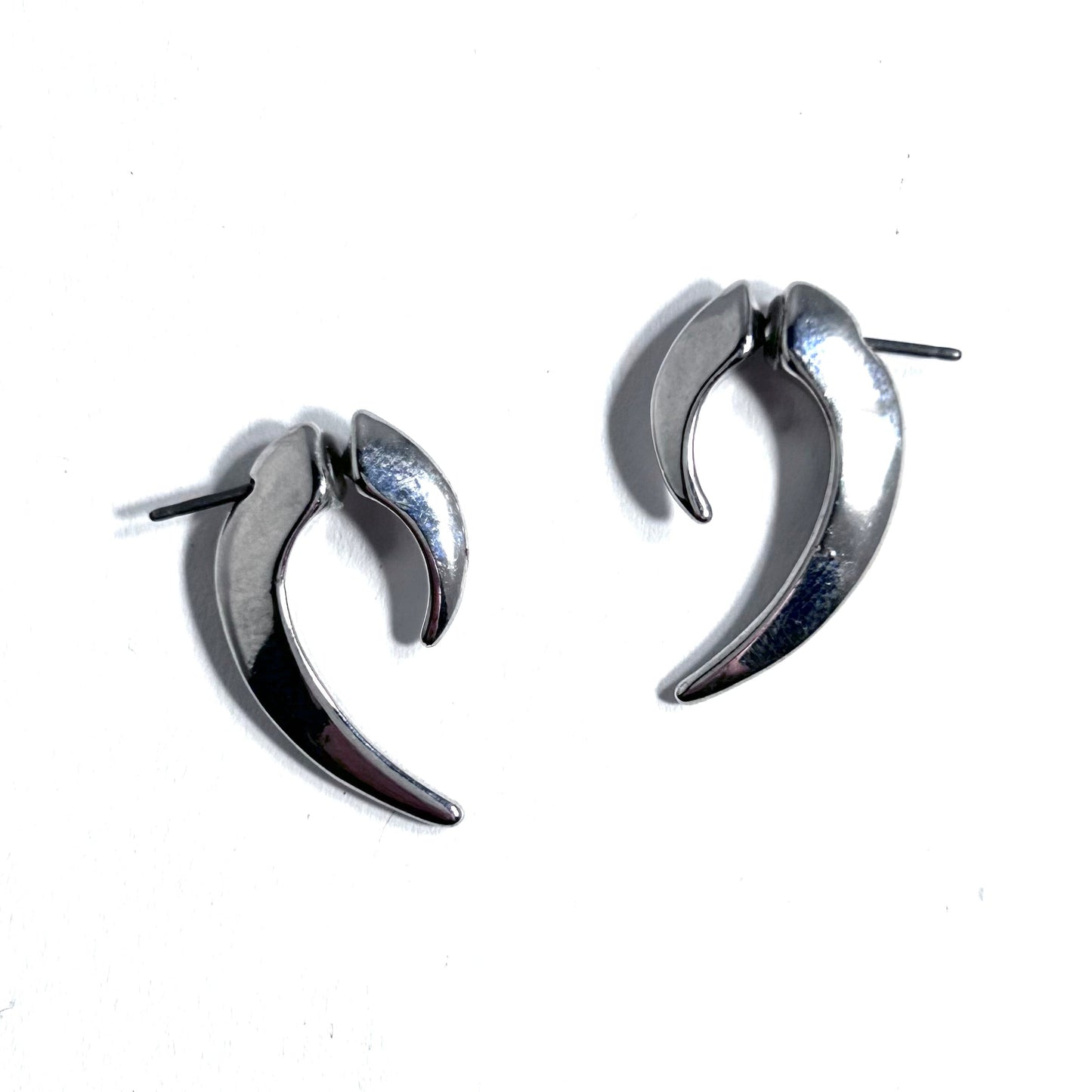 Claw Faux Gauge Earrings in Silver