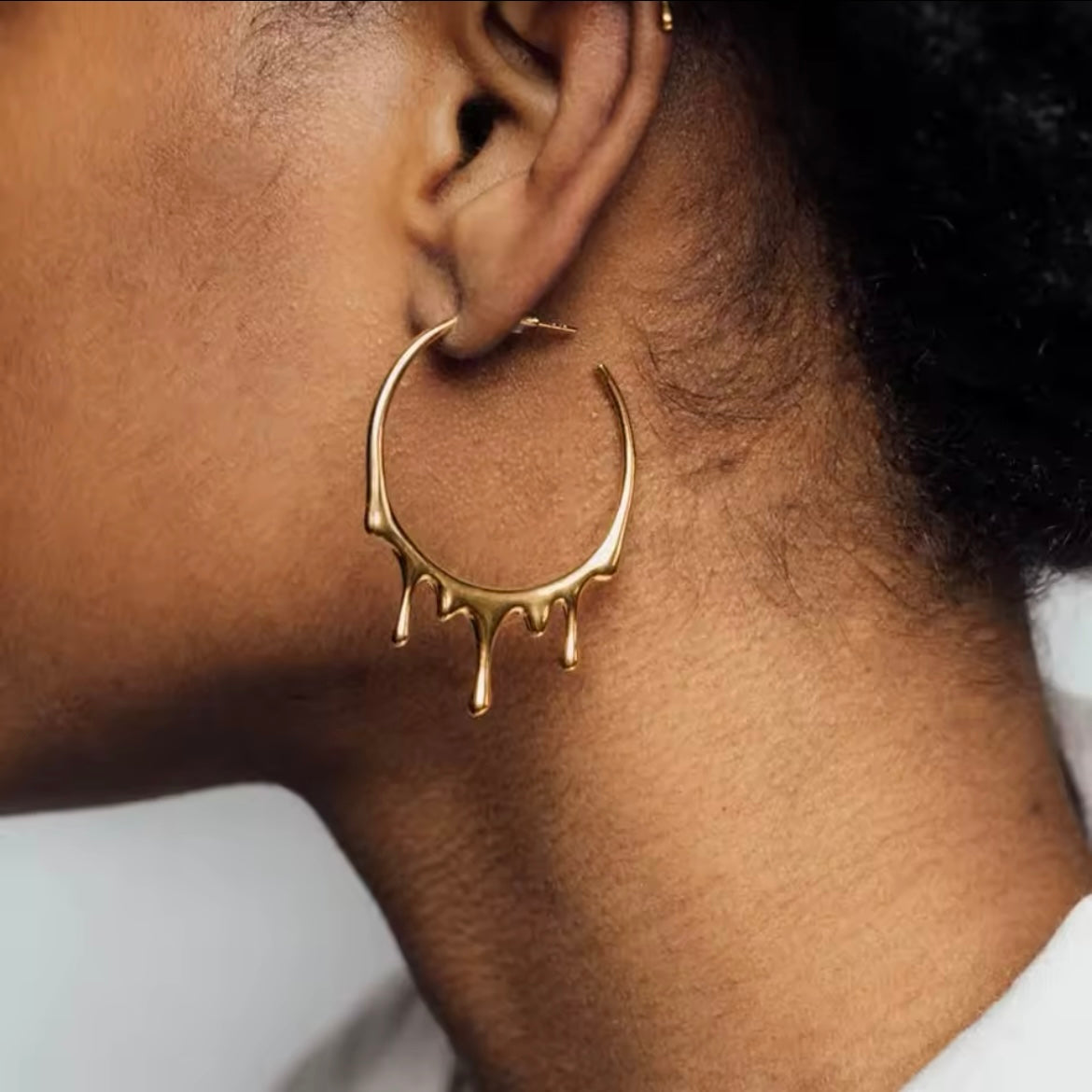 Dripping Metal Hoop Earrings in Gold