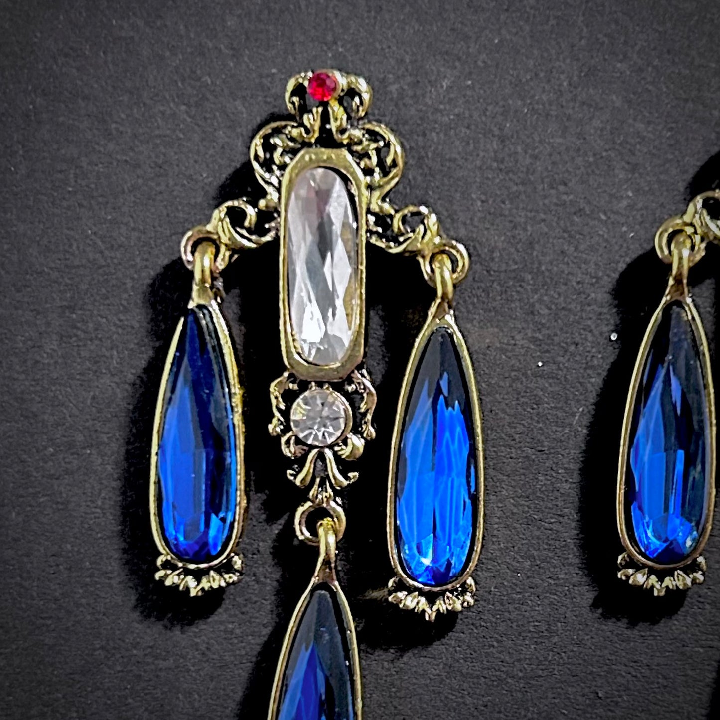Art Nouveau Three Sapphire Teardrops Chandelier Earrings in Gold