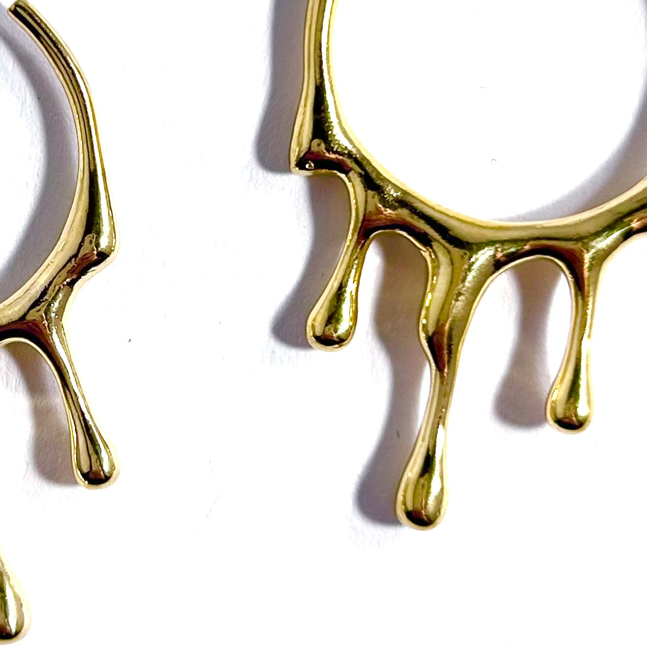 Dripping Metal Hoop Earrings in Gold