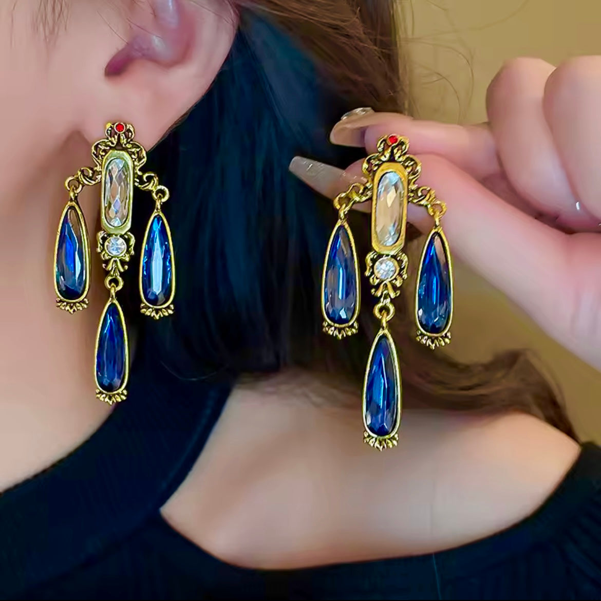 Art Nouveau Three Sapphire Teardrops Chandelier Earrings in Gold