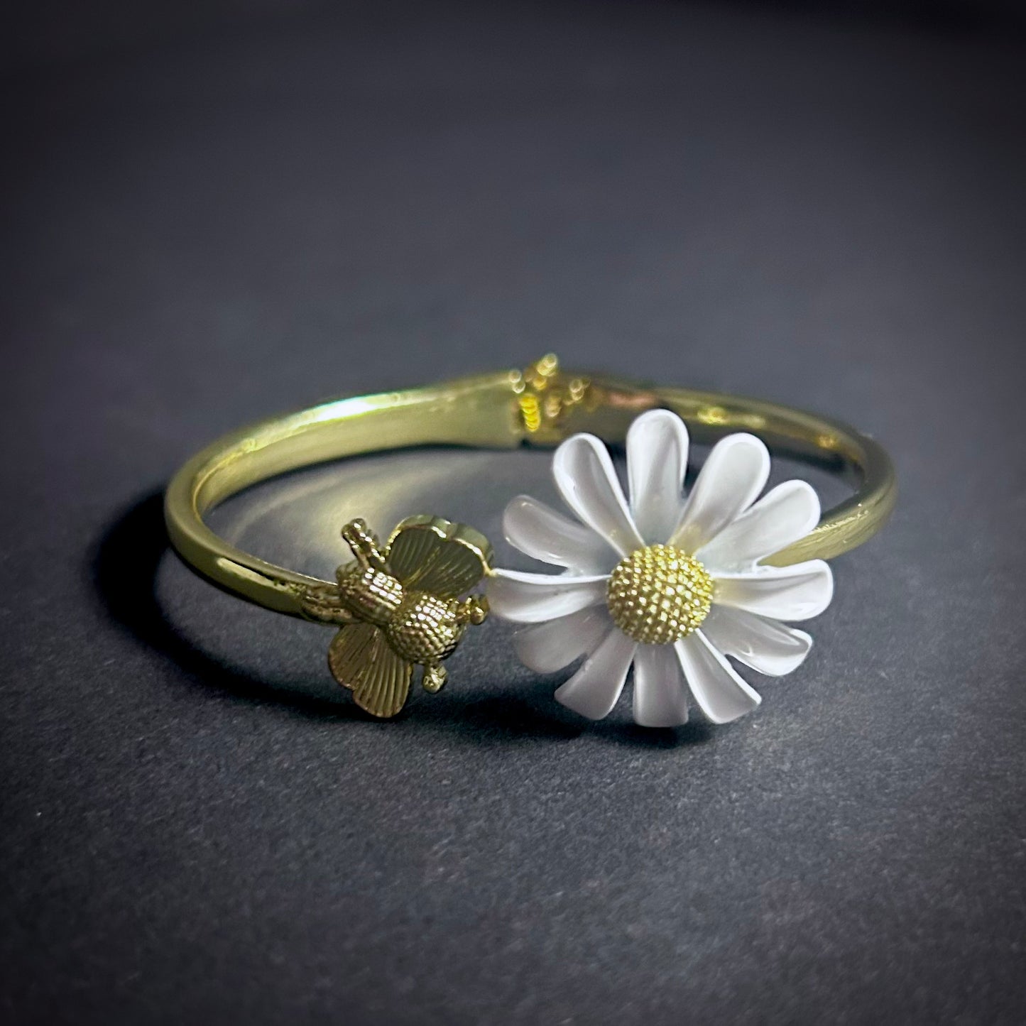 Daisy Flower Jewellery Set in White & Gold