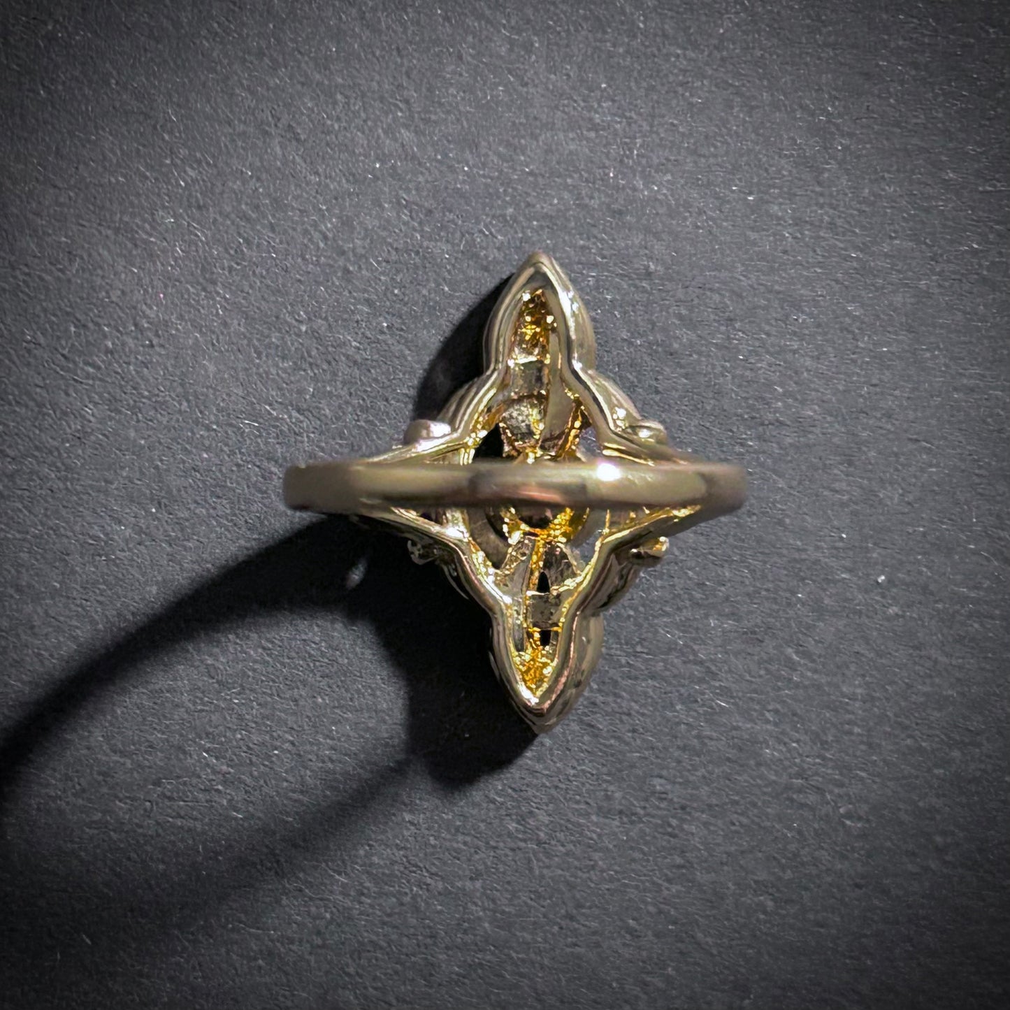 Art Deco Geometrical Swirl Emerald & Clear Gold Ring