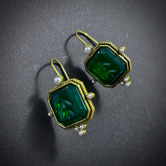Art Nouveau Etched Emerald Green Stone and White Pearl Gold Earrings
