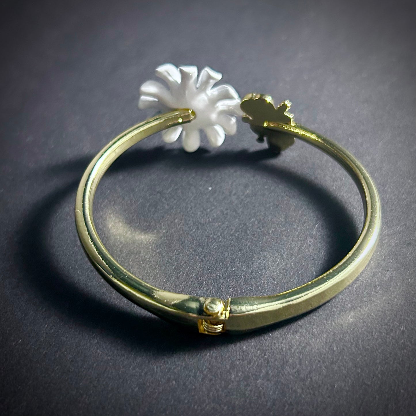 Daisy Flower and Bee White & Gold Open Bracelet