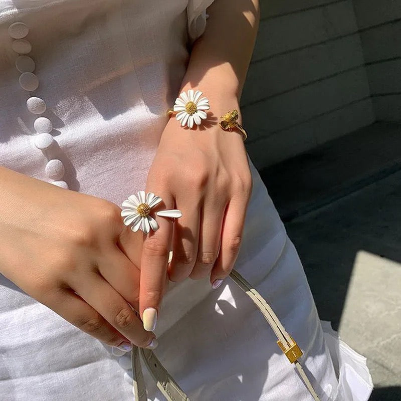 Daisy Flower and Bee White & Gold Open Bracelet