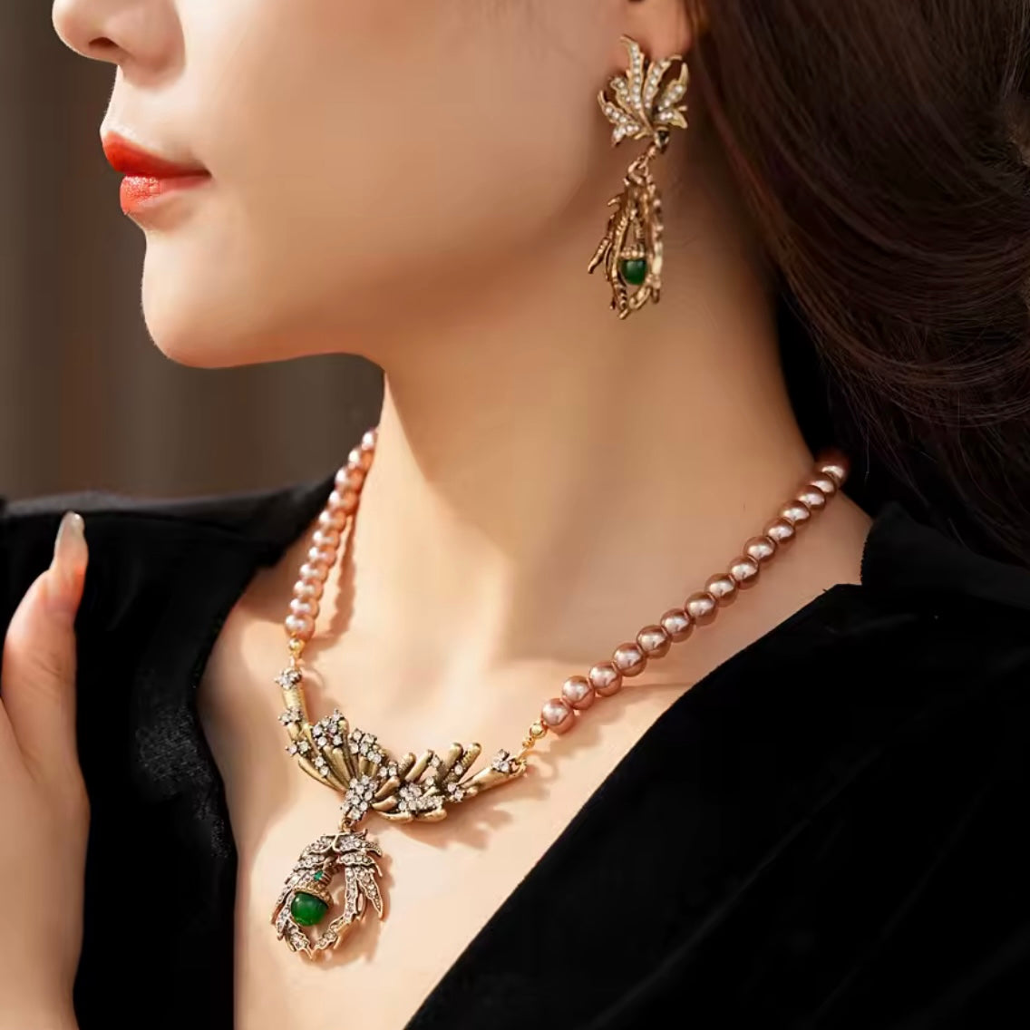 Art Nouveau Gold & Emerald Green Rhinestone Leaf Beige Pearl Necklace