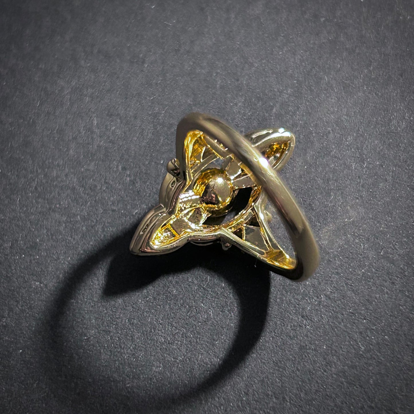 Art Deco Geometrical Swirl Emerald & Clear Gold Ring