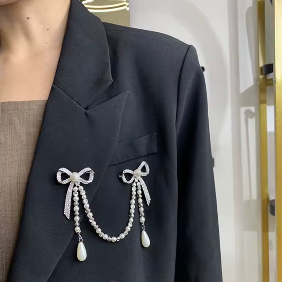 Two Bow Rhinestone & Pearl Connected Silver Brooch