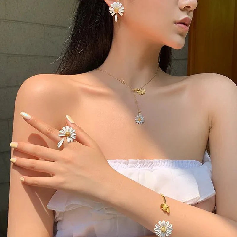 Daisy Flower Adjustable Ring in White & Gold with Falling Petal