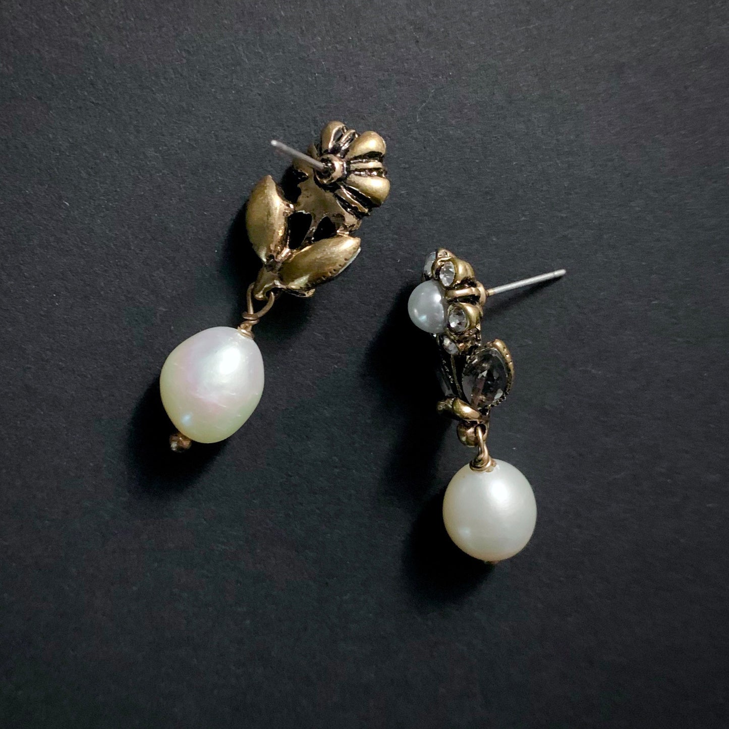 Flower & Baroque Pearl Art Nouveau Stud Earrings in Snow White, Grey and Antique Gold