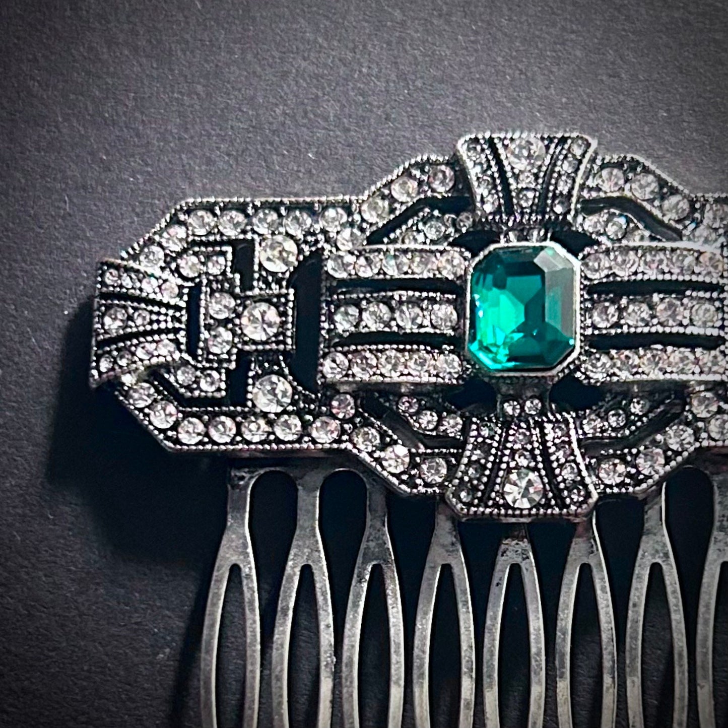 Art Deco Emerald & Antique Silver Decorative Hair Comb