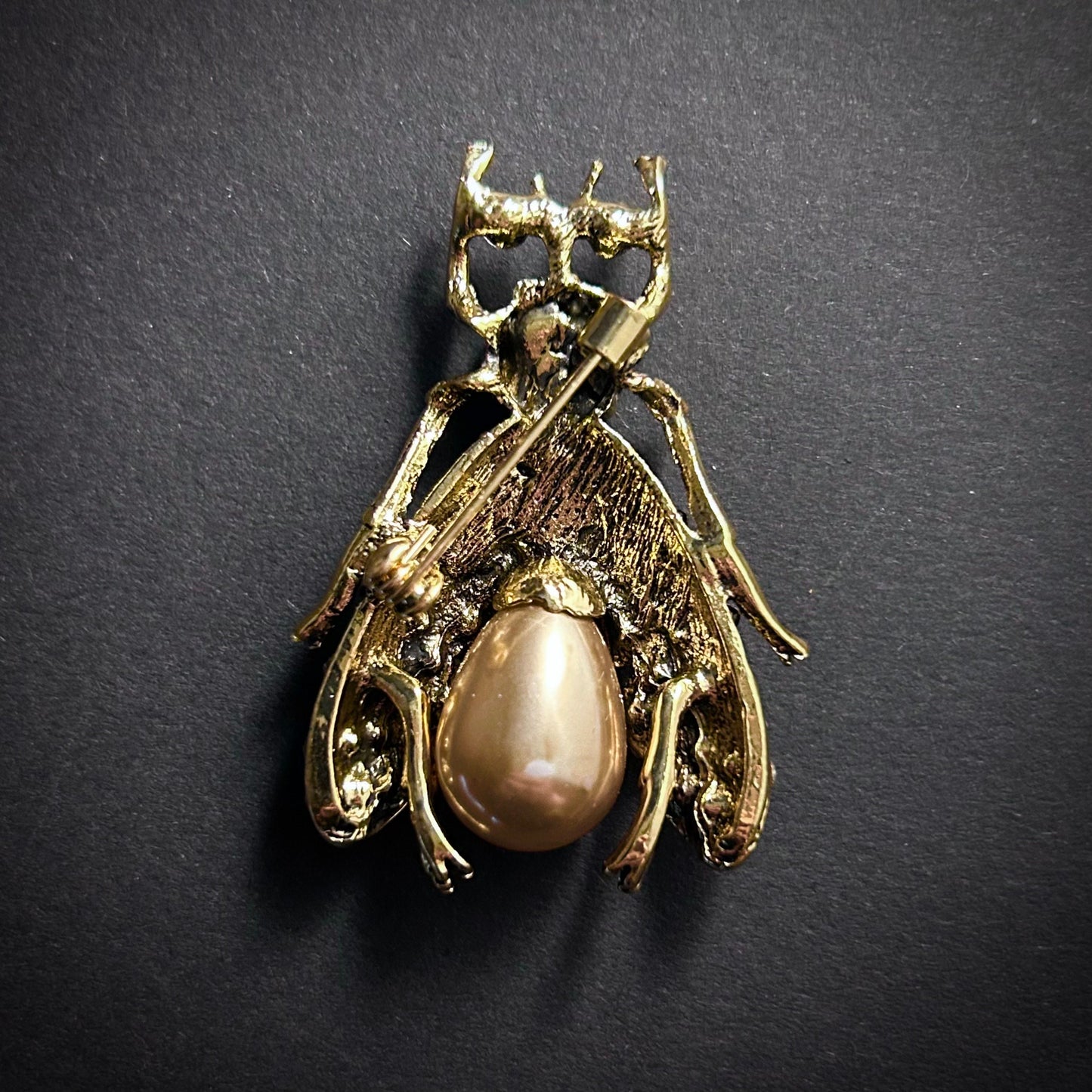 Bee Pink Rhinestone & Beige Pearl Antiqued Gold Brooch