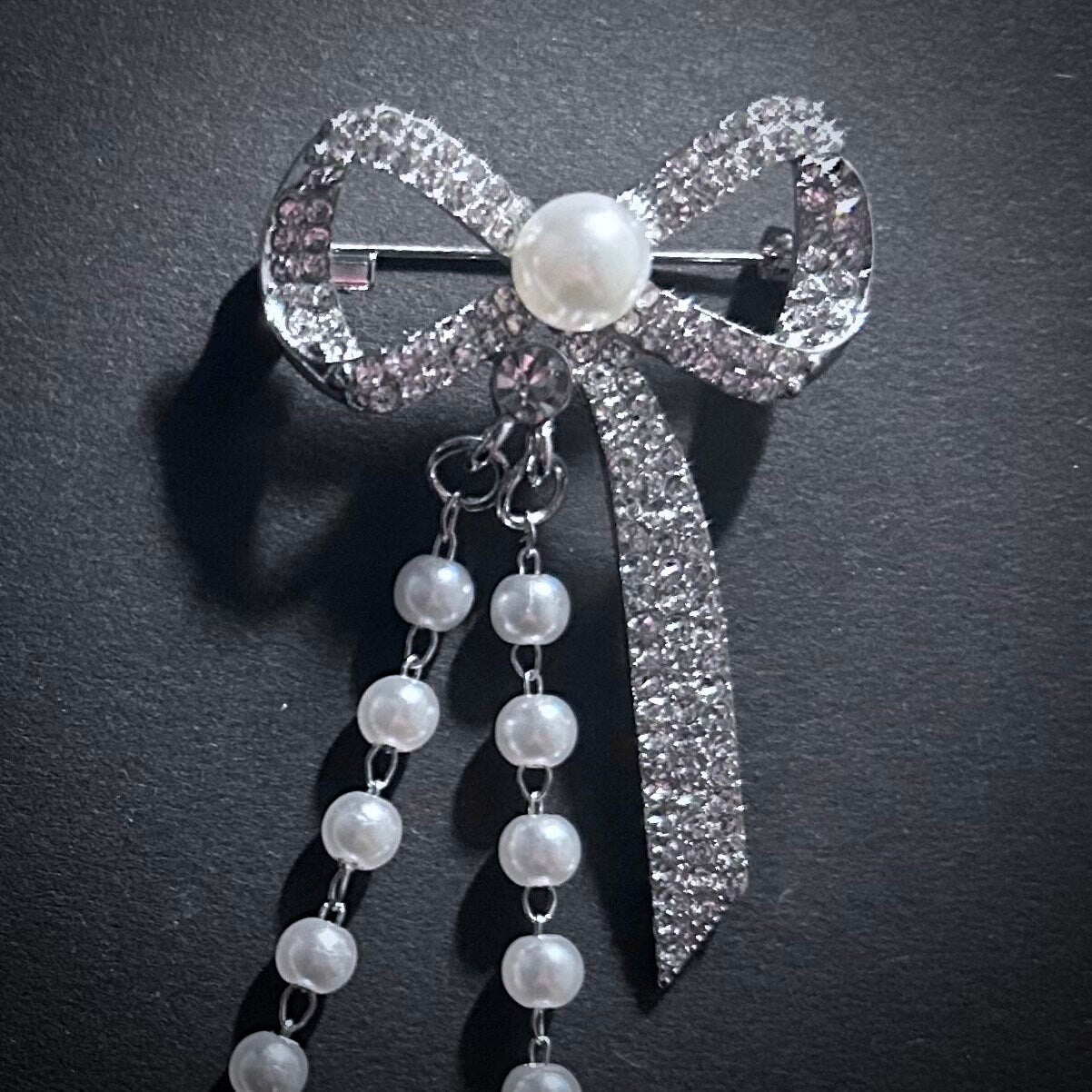 Two Bow Rhinestone & Pearl Connected Silver Brooch