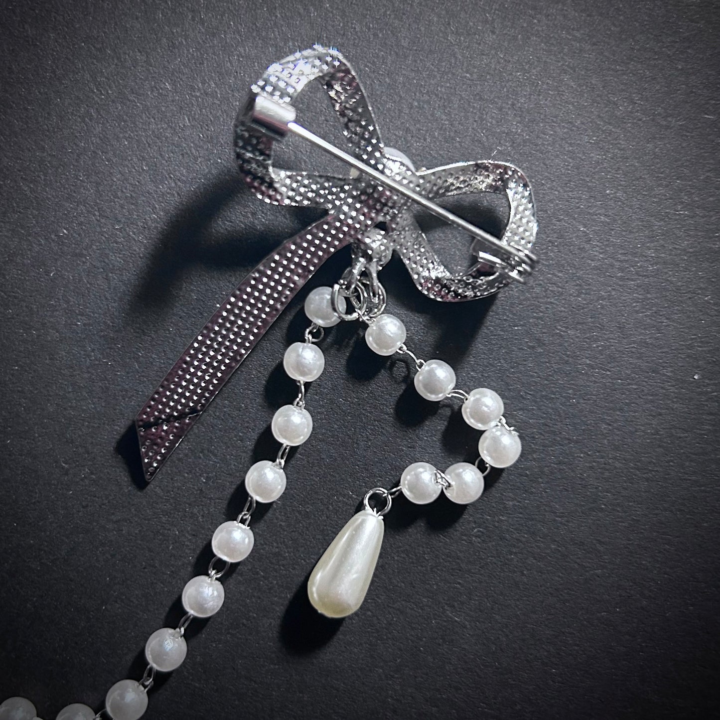 Two Bow Rhinestone & Pearl Connected Silver Brooch